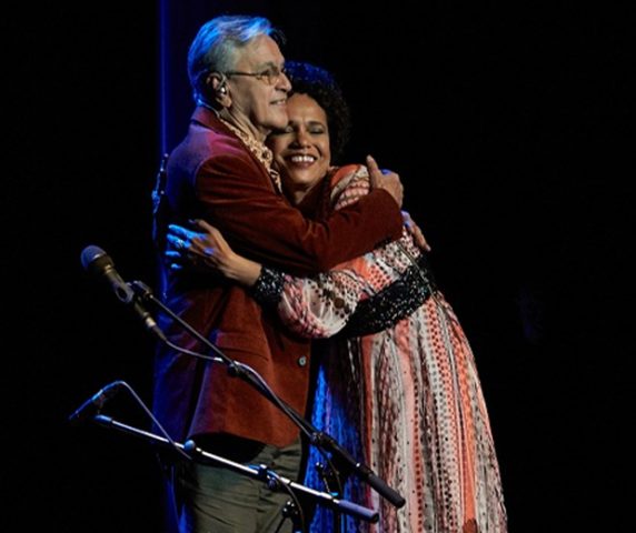 "O que mais tem me impressionado é o pagodão", diz Caetano sobre cenário musical