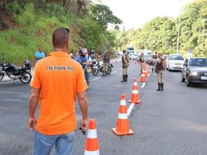 Operação ‘Paz no Trânsito’ aborda mais de 2 mil veículos em Salvador e RMS