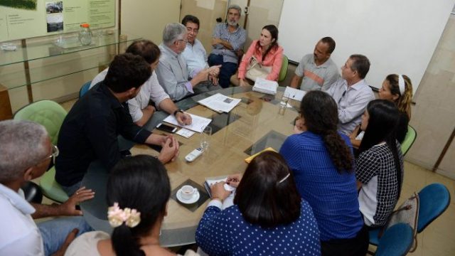 O gerente de projetos da Vitro, Álvaro Maior, se reuniu hoje com o prefeito Elinaldo. Foto: Ângelo Pontes.