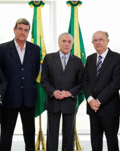  José Ronaldo de Carvalho e o seu vice, Colbert Martins Filho, estiveram nesta quinta-feira (26) em audiência no Palacio da Alvorada, em Brasília, com o presidente Michel Temer