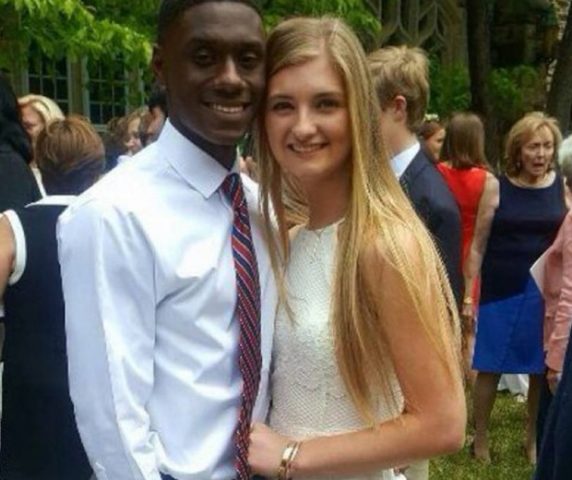 Jovem obtém R$ 39 mil após pai cortar verba por ela namorar negro