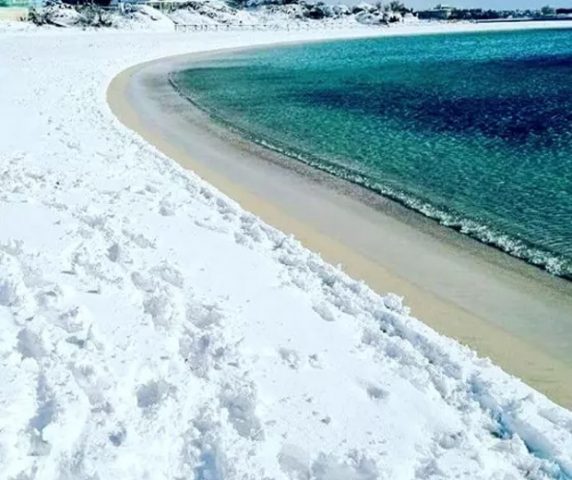 Neve por dois dias seguidos em praia confirma profecia apocalíptica