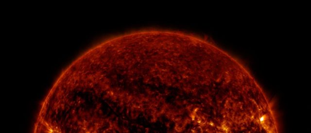 Fenômeno: NASA encontra buraco enorme na superfície do Sol