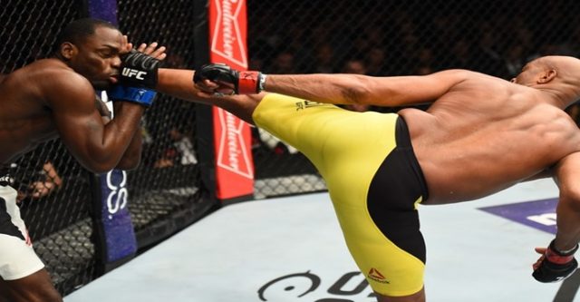 Anderson luta com seriedade, vence Brunson e se emociona no UFC 208