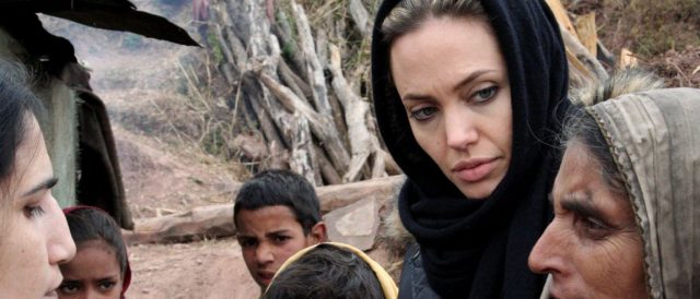 Angelina Jolie faz carta sobre refugiados para rebater Trump