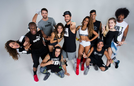 Grupo FitDance se apresenta todos os dias no Palco Skol