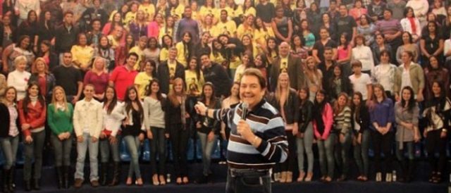 Plateia do Faustão passa mal após comer carne estragada