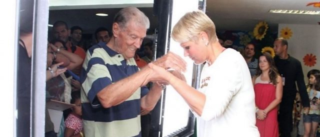 Pai de Xuxa está internado em CTI de hospital do Rio de Janeiro