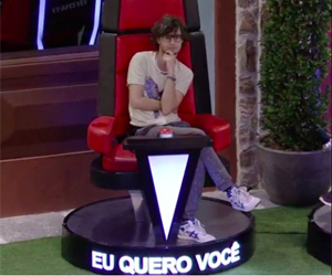 Em prova inspirada no The Voice, Pedro conquista quarta liderança