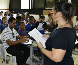Governo abre mais de 800 vagas para professores e profissionais da Educação pelo Reda