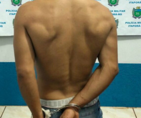 Homem pisoteia barriga da esposa grávida de cinco meses