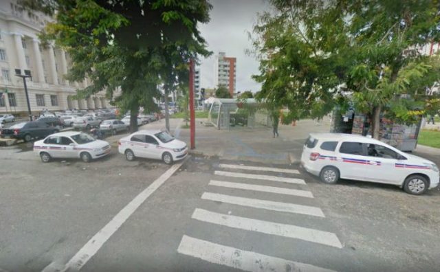 Morador de rua tem o corpo queimado no centro de Salvador