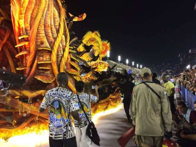 Festa das campeãs termina com briga