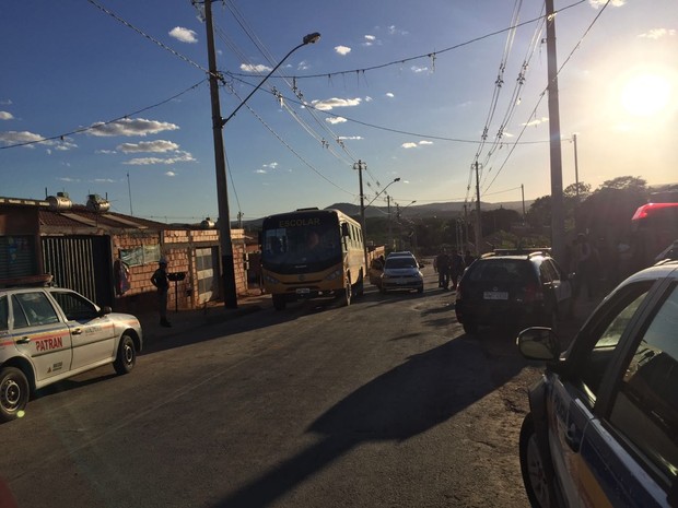 Garoto de 10 anos é atropelado e morto por ônibus escolar