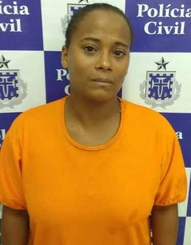 mulher mata marido com facada no peito em Salvador