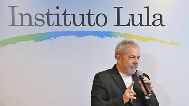 O ex-presidente Lula  periciar acervo presidencial de Lula