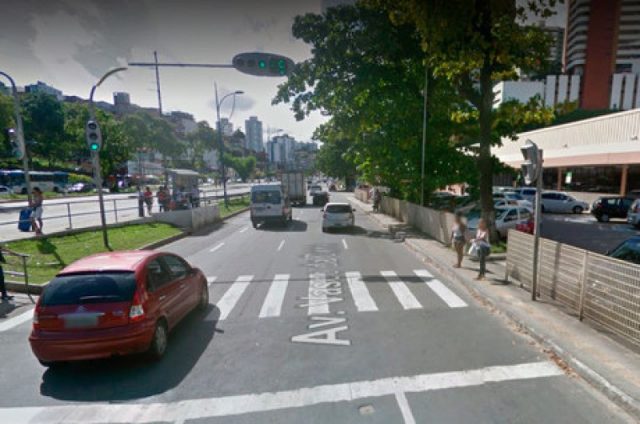 Corpo é encontrado dentro de porta-malas de carro na Avenida Vasco da Gama