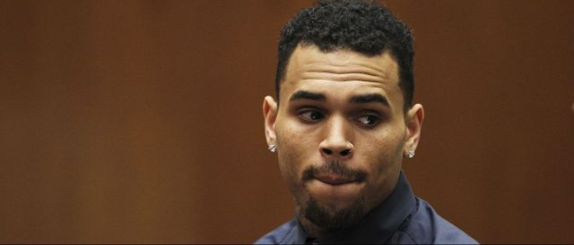 Polícia investiga Chris Brown após acusação de agressão