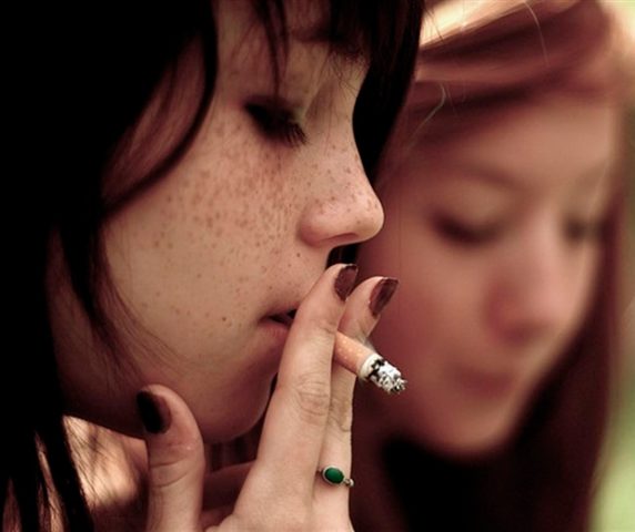 Jovens informados e felizes são menos propensos a beber e fumar