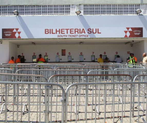 Policiais encontram bomba caseira perto de bilheteria da Fonte Nova