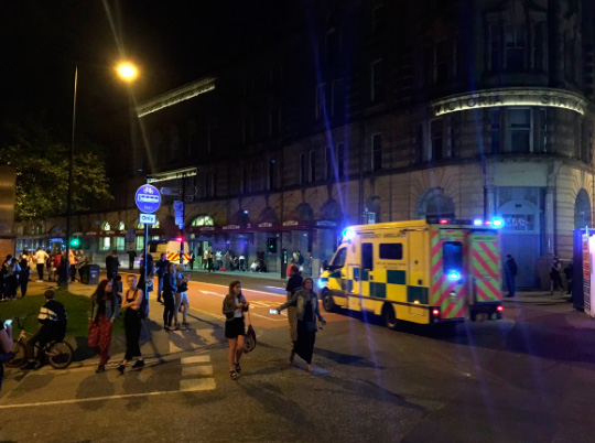 Explosões na saída do show de Ariana Grande na Inglaterra deixam mortos e feridos
