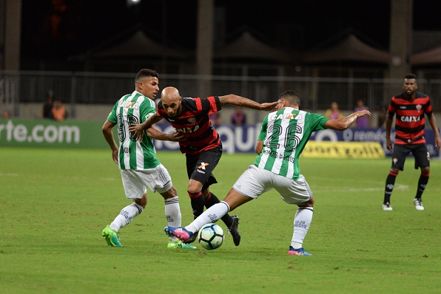 Vaiado, Vitória perde do Coritiba na Fonte Nova e segue sem vencer na Série A