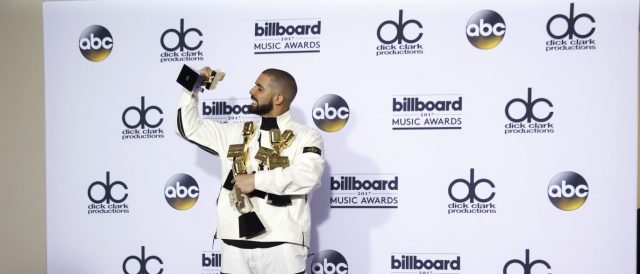 Drake bate recorde e leva 13 prêmios no Billboard Music