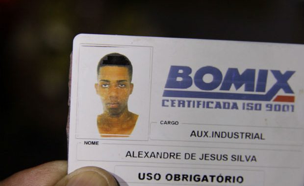 Salvador: jovem tenta esconder celular e é morto durante assalto a ônibus