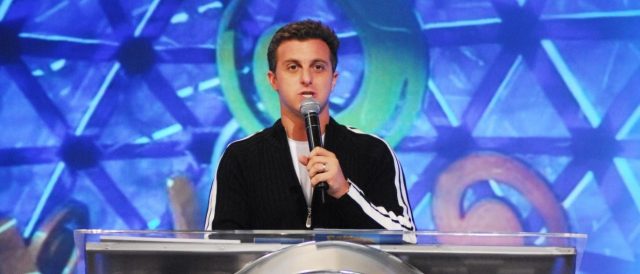 Luciano Huck faz cirurgia para retirada de hérnia