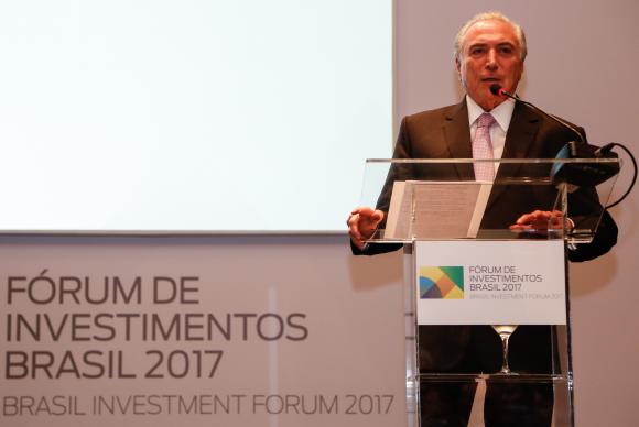 Em jantar com empresários, Temer diz que o 'Brasil está de volta' na economia