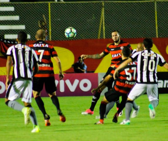 Em jogo quase perdido, Vitória reage e empata com o Botafogo no Barradão