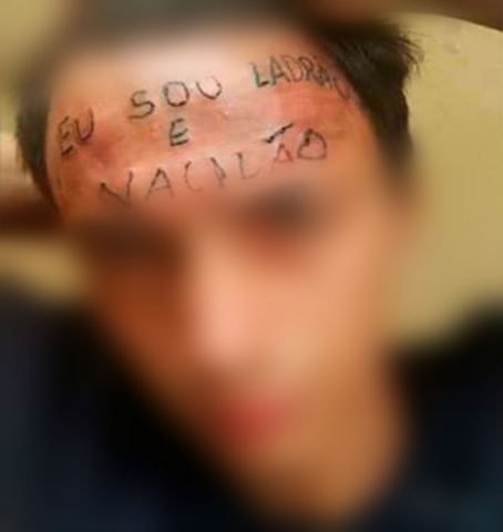 Tatuador tem prisão decretada pela justiça após escrever “eu sou ladrão vacilão” na testa de adolescente