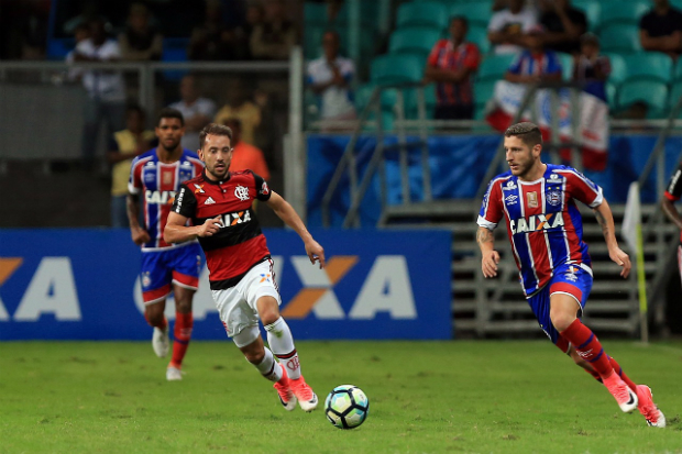 Com um a menos, Bahia perde para o Flamengo e aumenta jejum no Brasileirão