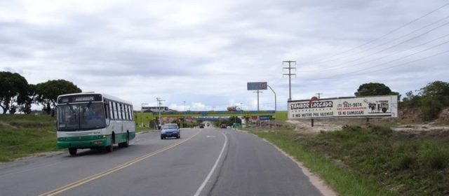 Corpo de homem é encontrado em acostamento; Vítima foi baleada na cabeça e face
