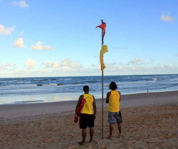 Mar terá ondas de até 3,5 metros neste fim de semana, alerta Salvamar