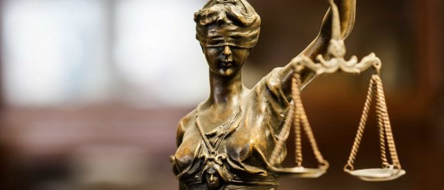 Menino de 11 anos processa a mãe porque levou um tapa e perde a ação