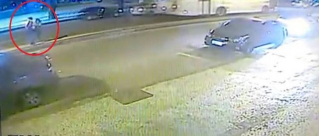 Homem é preso após jogar ex-namorada grávida contra ônibus