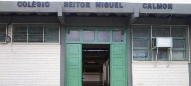 Professor é acusado de assediar alunas em escola na cidade de Simões Filho