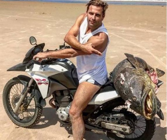 Henri Castelli é multado por publicar foto com peixe ameaçado de extinção