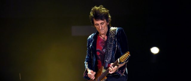 Guitarrista dos Rolling Stones revela câncer no pulmão