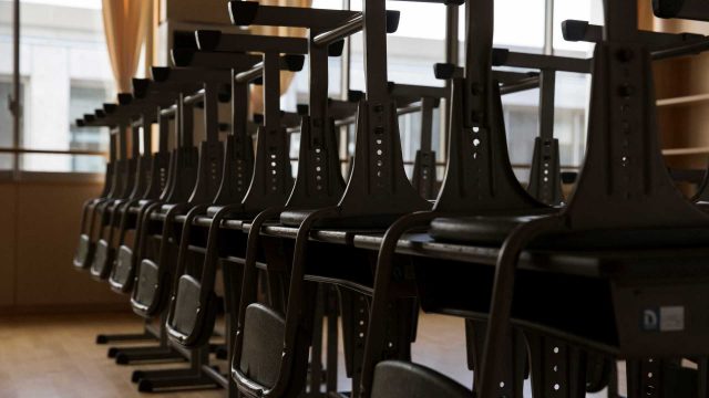 Suspeitos invadem escola, roubam merenda e deixam alunos sem aula