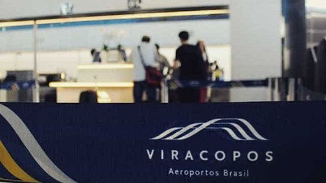 Carro despenca de altura de 30 metros e deixa dois mortos em aeroporto