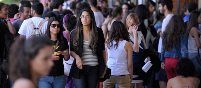 40% dos estudantes que se formam nas universidades brasileiras pertencem às classes C e D