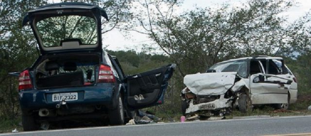 Acidente mata um pessoa e deixa outras cinco feridas na BR-324