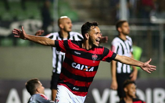 Vitória derruba mais um fora de casa e deixa a zona: 3x1 no Galo