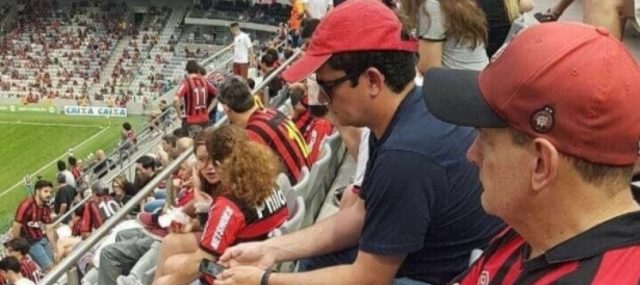 Com “disfarce”, juiz Sérgio Moro vai a estádio e celebra triunfo de seu time de coração