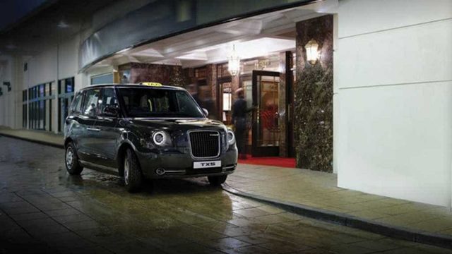 Londres não renova licença da Uber e taxistas comemoram