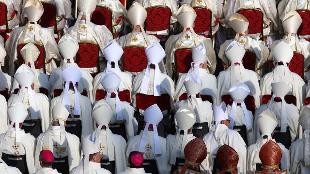 Papa admite que Igreja 'demorou' para enfrentar pedofilia