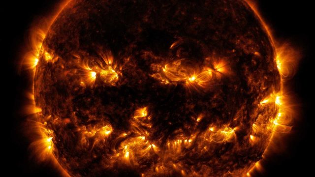 Nem um dia de paz: Sol sofre novo clarão 'superpotente'