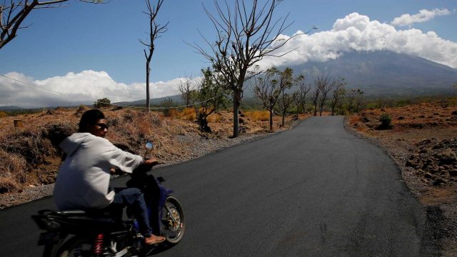 Indonésia evacua 75 mil pessoas por erupção de vulcão em Bali